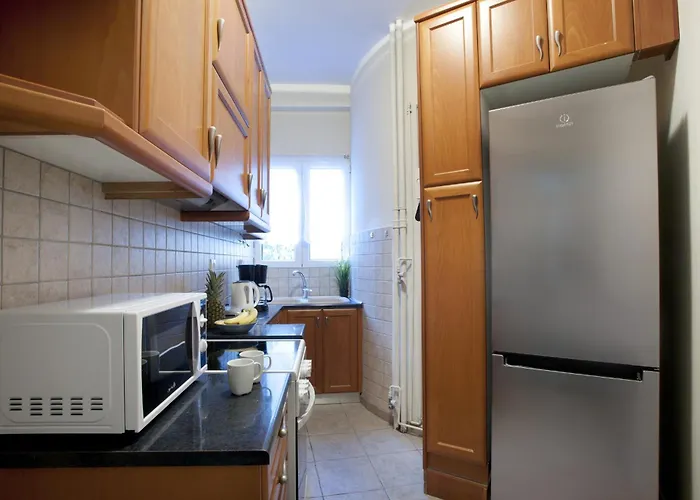 Comfortable Apartment At The Foot Of The Odeon Of Herodes Atticus