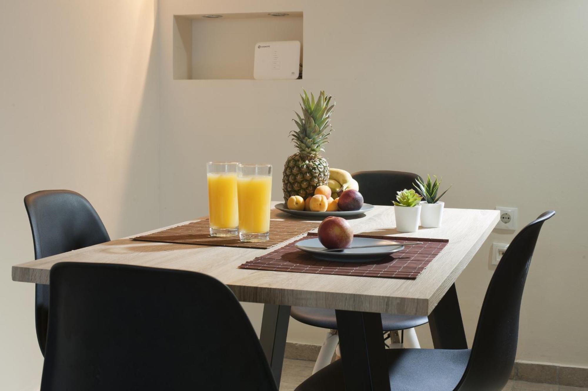 Comfortable At The Foot Of The Odeon Of Herodes Atticus Apartment