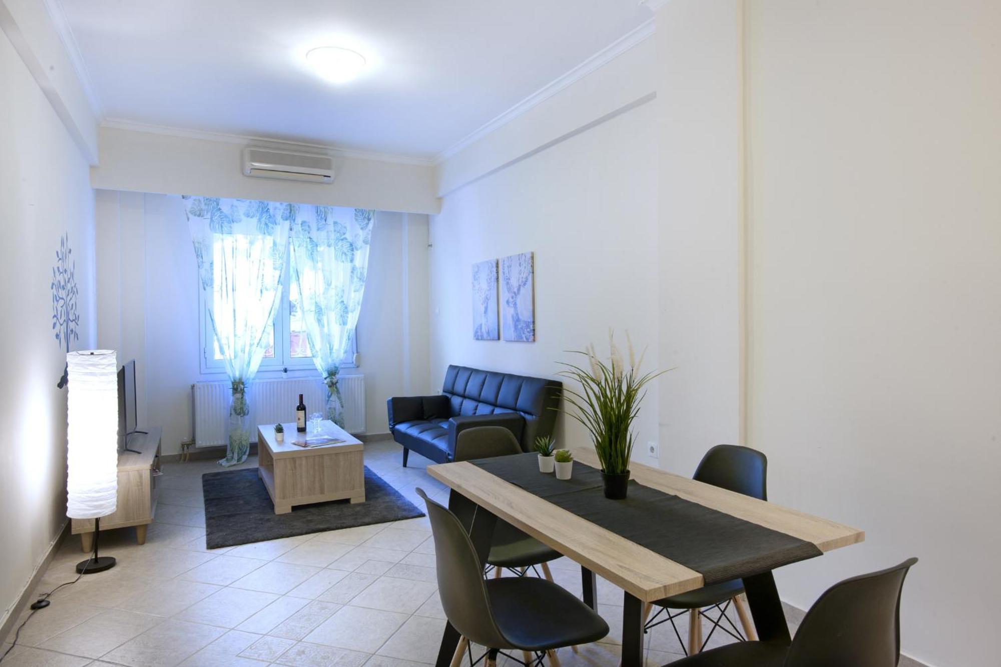 Comfortable At The Foot Of The Odeon Of Herodes Atticus Apartment *